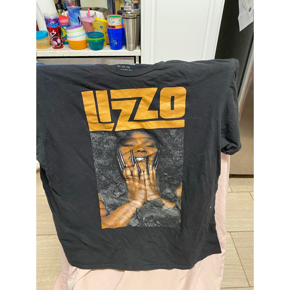Black Lizzo Shirt Size XL